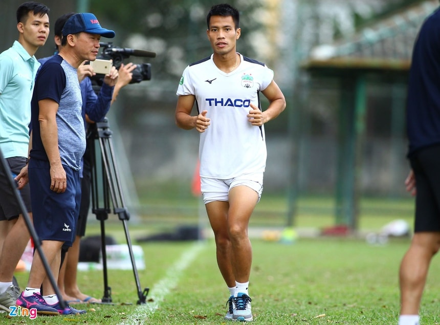 Văn Sơn trong buổi tập trên sân phụ ở Bình Dương tại giải giao hữu Thiên Long Tournament. Ảnh: Zingnews.vn