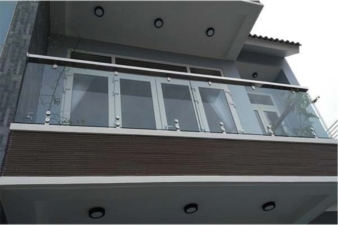 Lan can kính cường lực cũng được nhiều hộ gia đình lựa chọn.