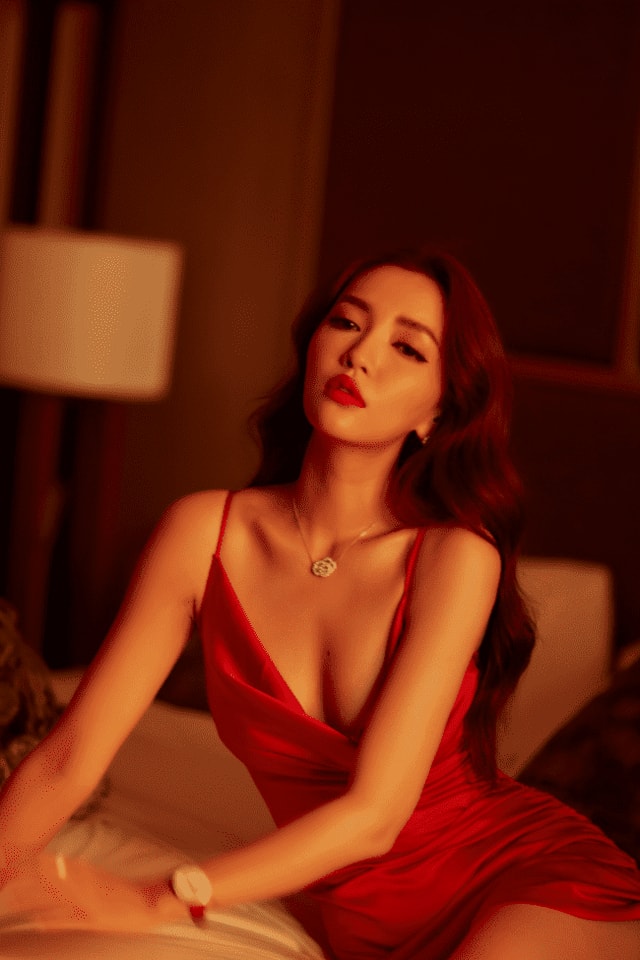 Những tin nhắn khiếm nhã mà cô nhận được trong vụ việc đã khiến nữ ca sĩ thấy rất phiền lòng.