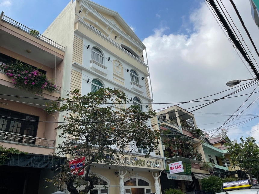 Sự việc xảy ra tại khách sạn trên đường Đào Duy Anh (phường Thạc Gián, quận Thanh Khê, TP Đà Nẵng). Ảnh: Zingnews.vn