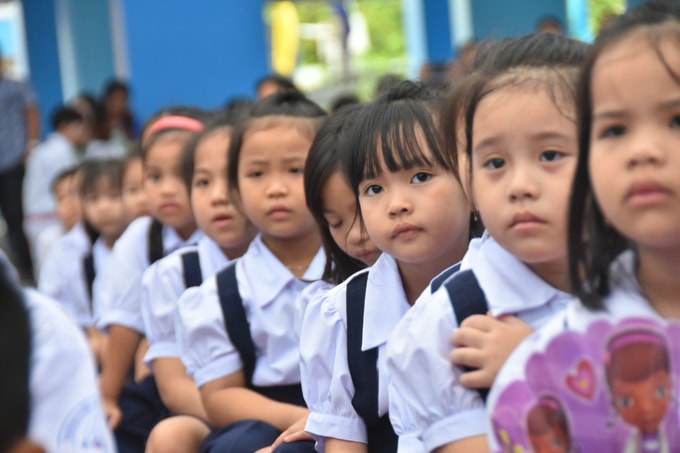 Sách giáo khoa lớp 1 tăng mạnh so với sách giáo khoa chương trình 2000 khiến dư luận có nhiều ý kiến phàn nàn (ảnh minh họa).