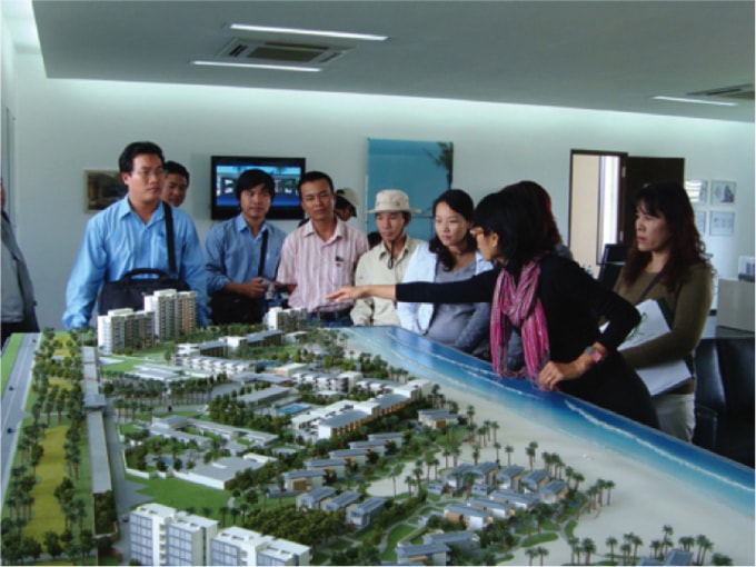 Nữ giới làm môi giới bất động sản phải có bản lĩnh để vượt qua những lời gạ tình khiếm nhã.