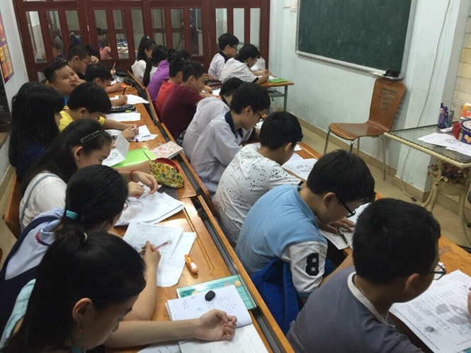 Công tác dạy thêm, học thêm hiện nay có nhiều biến tướng trở thành một vấn nạn trong giáo dục (ảnh nguồn internet).