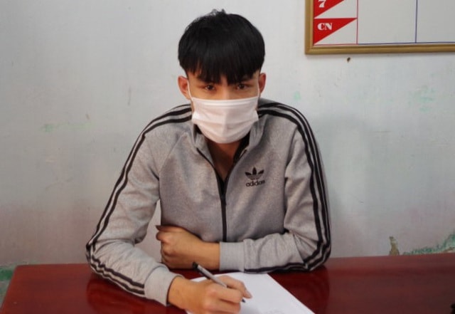 Nguyễn Bá Anh Tuấn tại cơ quan điều tra. Ảnh: dantri.com.vn