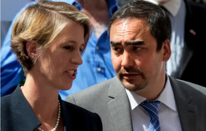 Tim Wu (phải), xuất thân từ khoa luật của Đại học Columbia.. © Reuters