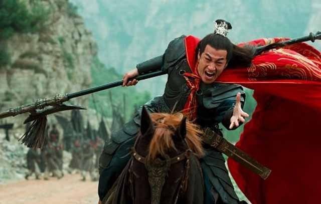 Hà Nhuận Đông ghi điểm về tạo hình khi đóng Lã Bố.