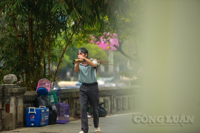 Không khí nhộn nhịp, người dân chuẩn bị trước 1 ngày chùa Hương được mở cửa trở lại.