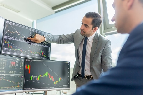 Lượng bán ròng của khối ngoại trên thị trường chứng khoán Việt Nam phiên hôm qua đã giảm gần 2,7 lần
