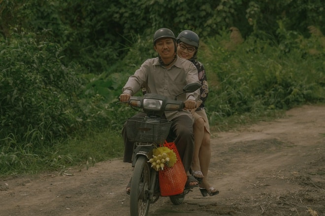 Chuyện tình cả giữa ông Ba Sang và cô Cẩm Lệ cũng là sự hy sinh dành cho nhau.