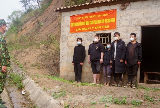 Bộ đội Biên Phòng Lạng Sơn phát hiện 5 công dân Trung Quốc nhập cảnh trái phép vào Việt Nam. Ảnh: tienphong.vn