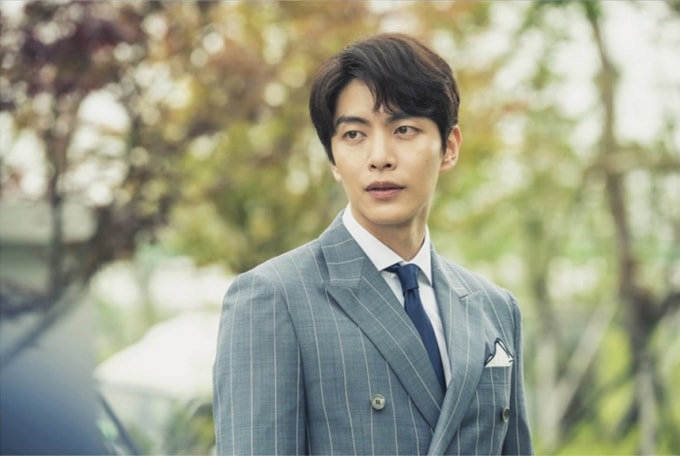 Lee Min Ki hiện vẫn độc thân và chủ yếu dành thời gian cho tham vọng phát triển sự nghiệp.