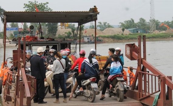Bắt đầu từ 0h ngày 15/3, các bến phà, bến khách sang sông trên địa bàn tỉnh Hải Dương được phép hoạt động trở lại. Ảnh: TL