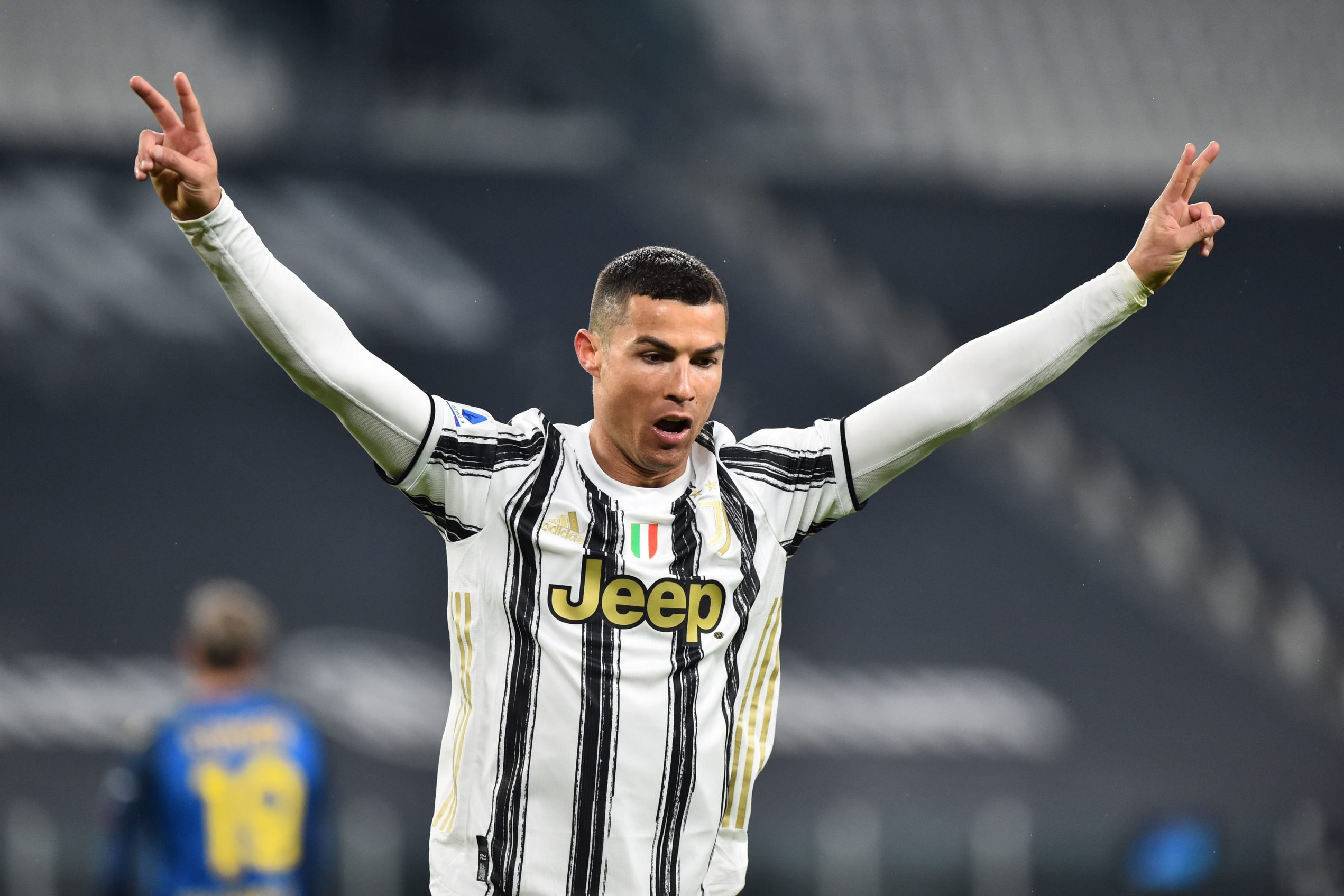 Ronaldo đã vượt qua kỷ lục của ‘Vua bóng đá’ Pele để tiến bước trở thành cầu thủ ghi bàn nhiều nhất lịch sử bóng đá. Ảnh: internet