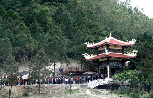Khu mộ nơi Đại tướng Võ Nguyên Giáp an nghỉ tại Vũng Chùa – Đảo Yến (Quảng Bình)