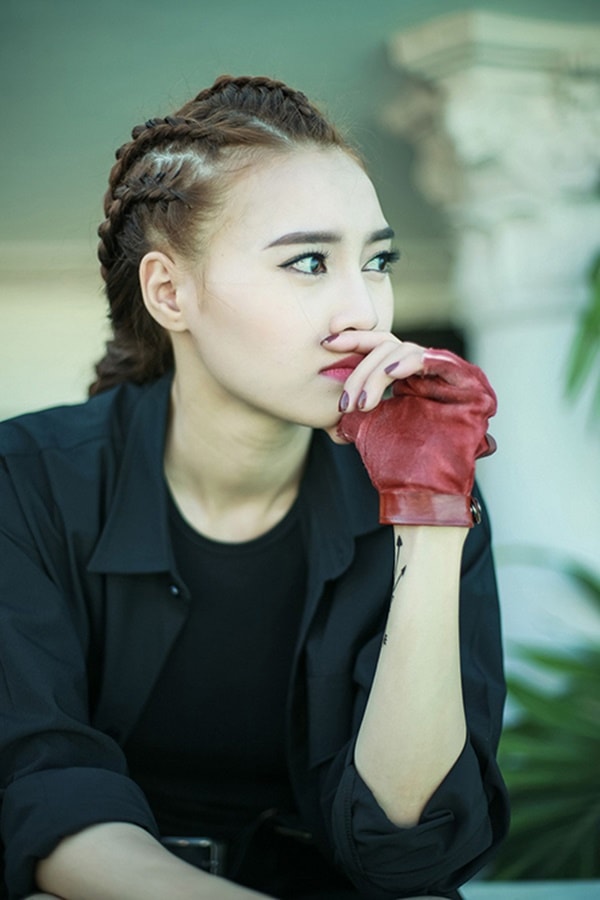 Vai diễn trong Găng tay đỏ là lần thử sức với hình tượng “đả nữ” hiếm hoi của Lan Ngọc.