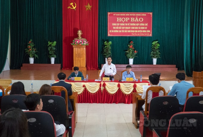 Họp báo về việc cưỡng chế thu hồi đất để xây dựng khu tái định cư, phục vụ giải phóng mặt bằng Dự án đường cao tốc Bắc - Nam phía Đông đoạn qua xã Tế Lợi, huyện Nông Cống chiều ngày 16/3/2021