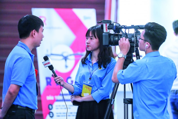 Tác nghiệp đa phương tiện trở thành công việc thường xuyên, bắt buộc của mỗi phóng viên tại Báo Lao Động.