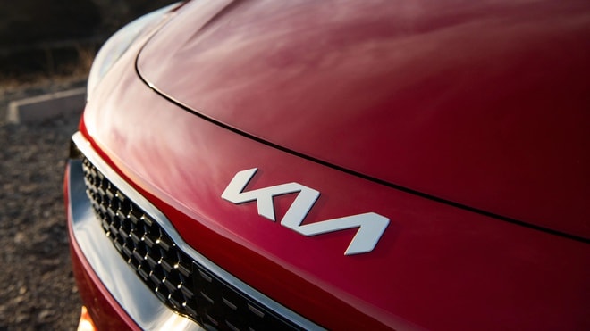 Logo Kia mới có dạng chữ cái cách điệu. Ảnh: Kia