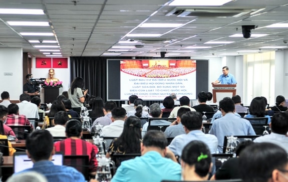 Quang cảnh tập huấn tuyên truyền về bầu cử ĐBQH khóa XV và HĐND các cấp cho đội ngũ nhà báo. Ảnh: Hùng Khoa