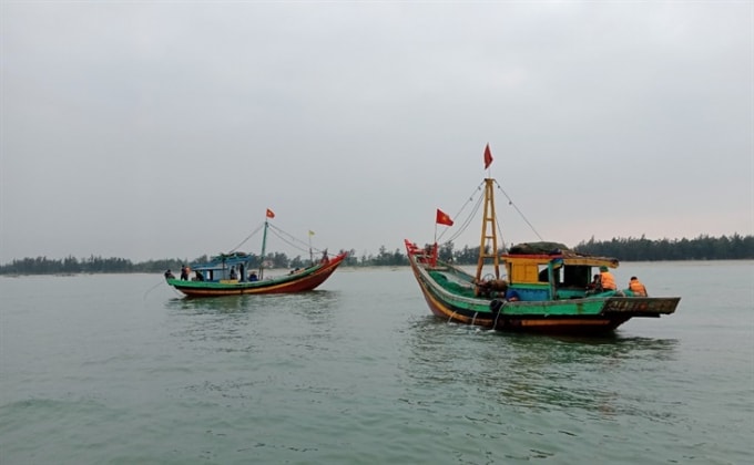 Lực lượng chức năng Hà Tĩnh bắt giữ các tàu cá khai thác hải sản sai vùng quy định