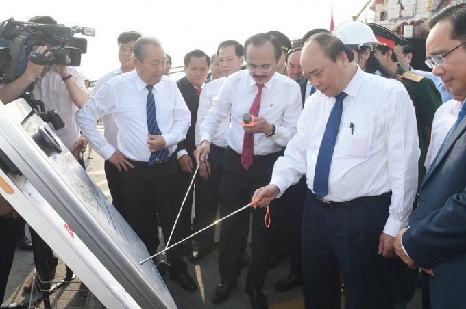 Sau khi hoàn thành giai đoạn I với hơn 1.000 tàu cập cảng, vận chuyển gần 1 triệu tấn hàng hóa, Cảng quốc tế Long An bắt đầu triển khai giai đoạn II, xây dựng thêm hệ thống cầu cảng đón tàu 70.000 tấn.