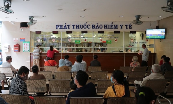 Chi phí đóng BHYT mỗi năm là 804.600 đồng/người. Ảnh: TL