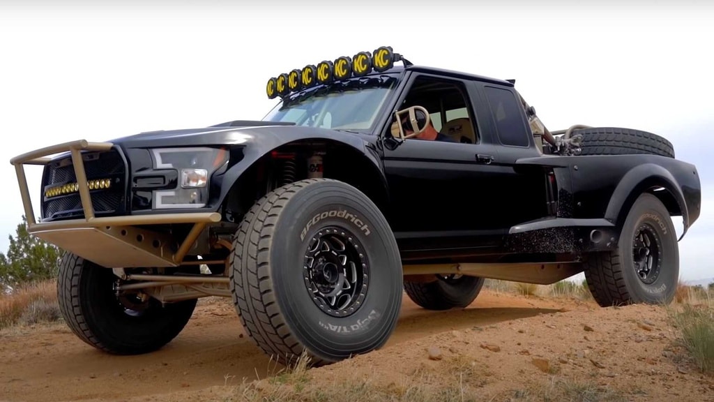 Ford Ranger Luxury Pre-Runner có chi phí nâng cấp lên đến 350.000 USD. Ảnh: RJ Fabrication