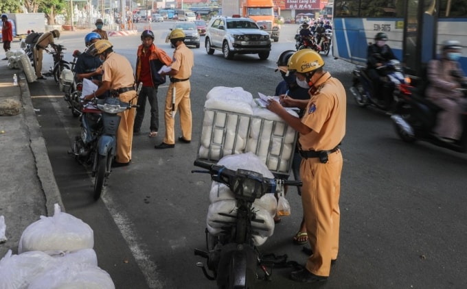 Cảnh sát giao thông TP.Hồ Chí Minh tuần tra kiểm soát, xử lý xe cũ nát, xe tự chế, đảm bảo an toàn giao thông và mỹ quan đô thị từ ngày 15/3-14/6. Ảnh: TL