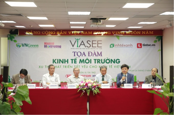 Các diễn giả Tọa đàm cho rằng, ô nhiễm không khí gây thiệt hại tới 7% GDP mỗi năm.