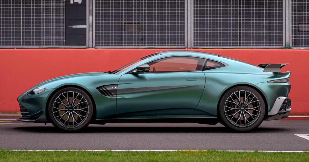 Aston Martin Vantage F1 Edition có giá bán khởi điểm từ 142.000 bảng Anh. Ảnh: Paultan
