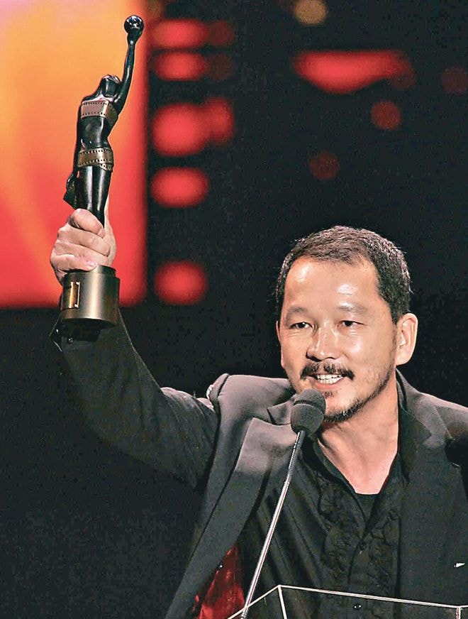 Dù đóng nhiều vai phụ nhưng Liêu Khải Trí vẫn xuất sắc mang về những giải thưởng nhờ sự cống hiến hết mình.