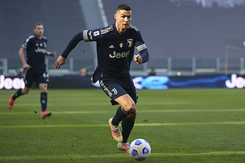 Siêu sao Ronaldo buộc phải giảm lương nếu trở lại CLB Real. Ảnh: internet