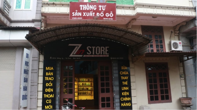 Cửa hàng sản xuất đồ gỗ được chuyển đổi sang cửa hàng điện thoại.