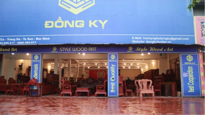 Các hộ kinh doanh ở đây đều rơi vào tình trạng chung cả ngày không có khách hàng đến xem đồ.