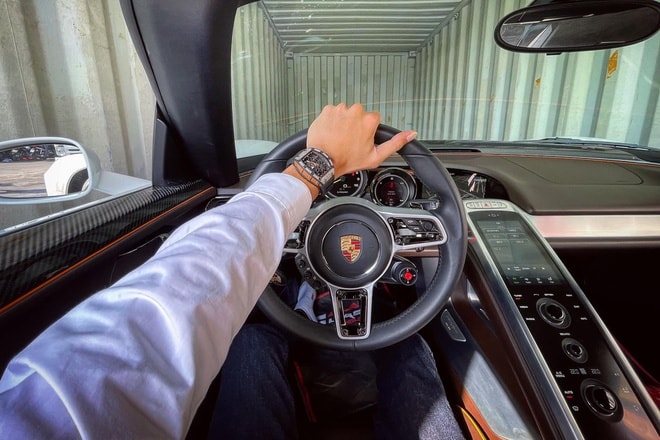 918 Spyder là mẫu siêu xe hybrid đầu tiên của Porsche. Ảnh: Công Khanh