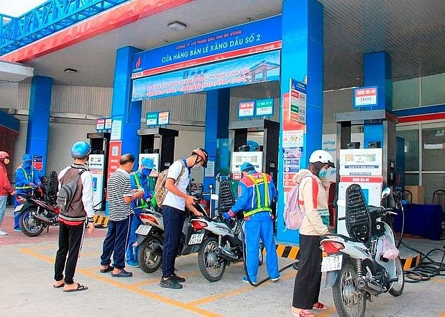 Giá xăng tăng nhẹ, giá dầu giảm ở kỳ điều hành ngày 27/3. Ảnh minh hoạ