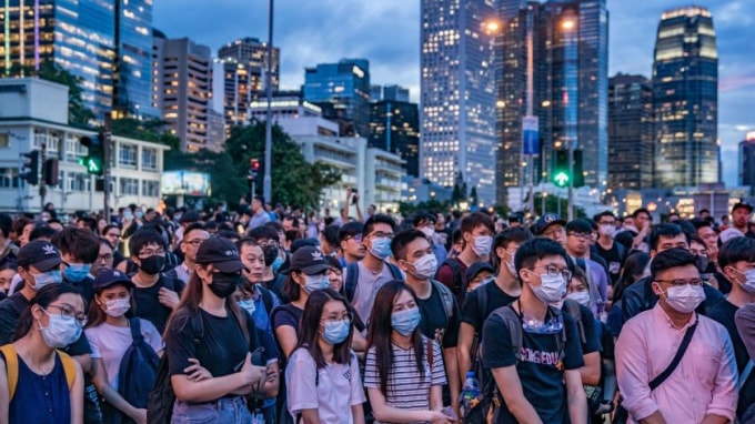 Trung Quốc bị cáo buộc hạn chế quyền dân chủ ở Hong Kong sau khi áp đặt luật an ninh quốc gia mới - Ảnh: AFP