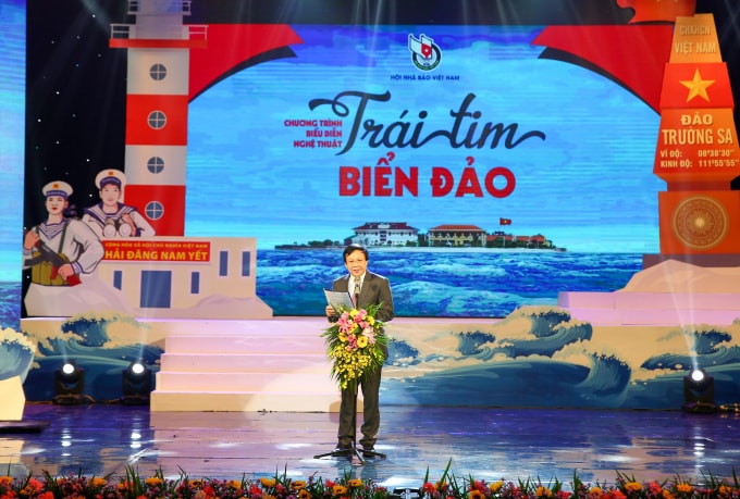 Đồng chí Hồ Quang Lợi, Phó Chủ tịch Thường trực Hội Nhà báo Việt Nam phát biểu khai mạc