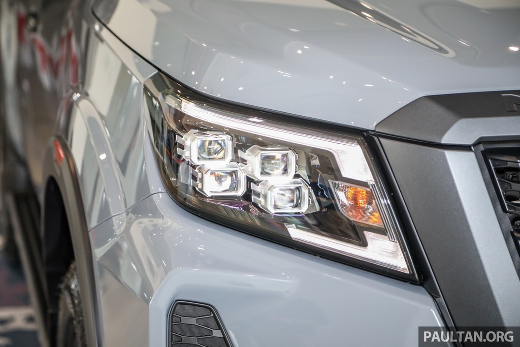 Xe bán tải Nissan Navara PRO-4X. Ảnh: Paultan