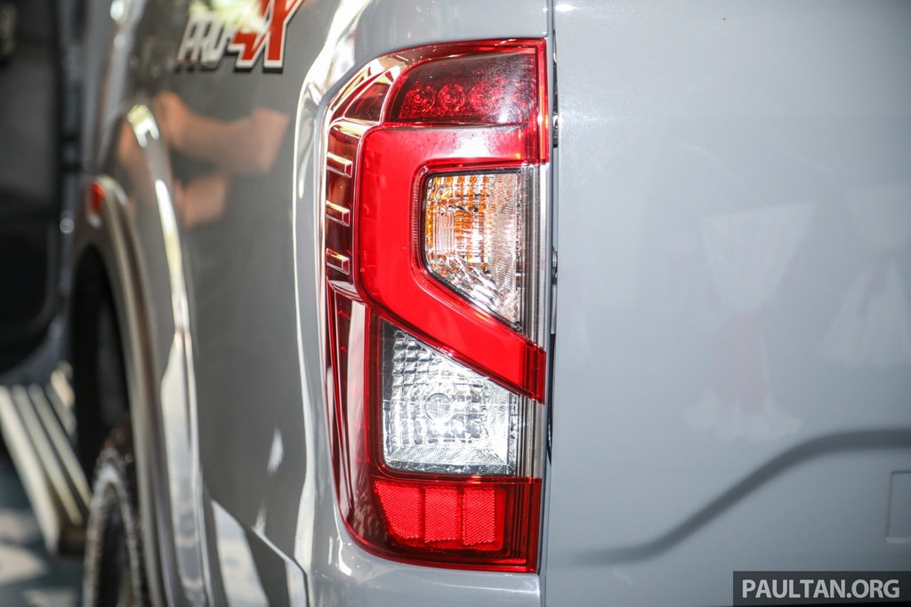 Xe bán tải Nissan Navara PRO-4X. Ảnh: Paultan
