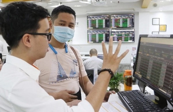 Nhiều nhận định cho rằng, trạng thái giằng co trên thị trường có thể sẽ còn tiếp diễn trong vài phiên tới