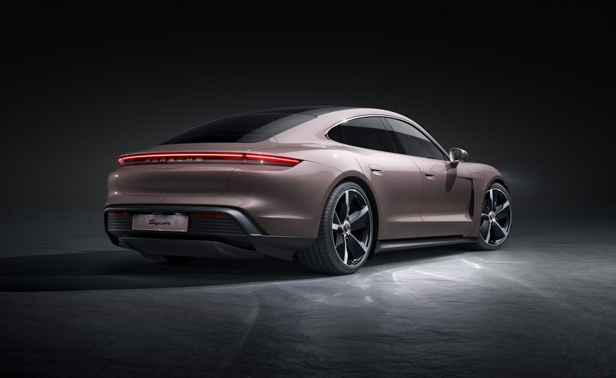 Xe điện Porsche Taycan bản đặc biệt ra mắt tại Triển lãm BIMS 2021. Ảnh: EVspecifications