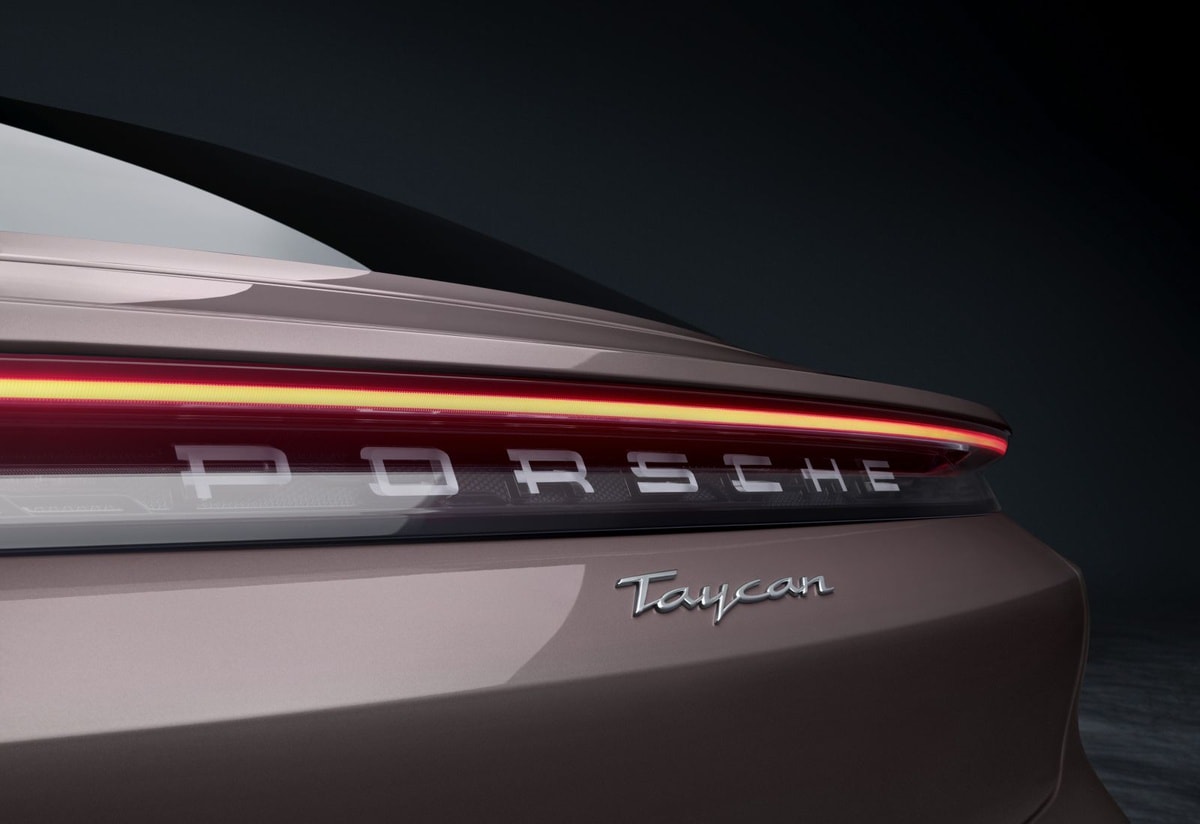 Xe điện Porsche Taycan bản đặc biệt ra mắt tại Triển lãm BIMS 2021. Ảnh: EVspecifications