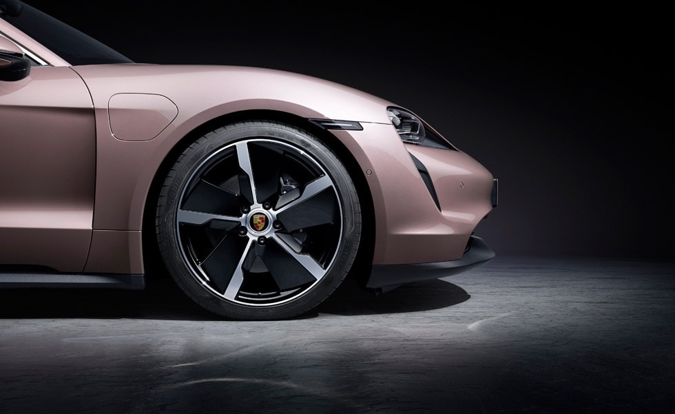 Xe điện Porsche Taycan bản đặc biệt ra mắt tại Triển lãm BIMS 2021. Ảnh: EVspecifications