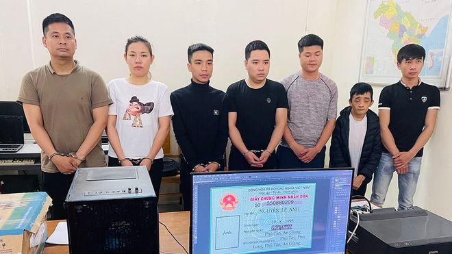 Hình ảnh các nghi phạm bị khởi tố để điều tra về hành vi lừa đảo chiếm đoạt tài sản. Ảnh: thanhnien.vn