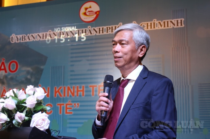 Ông Võ Văn Hoan phát biểu tại hội thảo “TP. HCM - Tầm nhìn kinh tế biển kết nối chuỗi đô thị quốc tế”