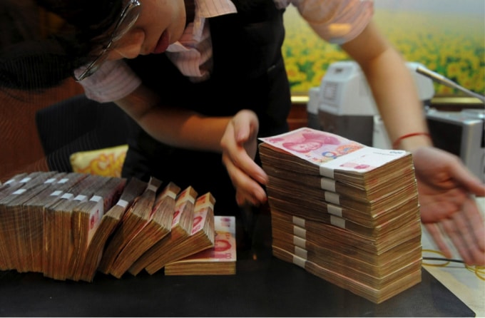 Cảnh sát thu giữ hàng tỷ nhân dân tệ trong quá trình triệt phá đường dây tín dụng đen này. Ảnh: Getty