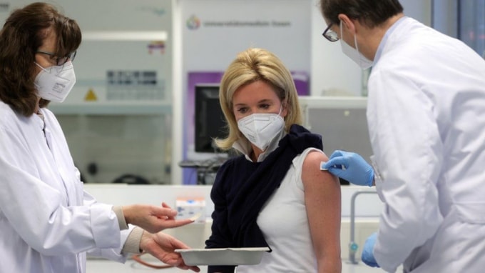 Trước đây, Đức cho phép sử dụng vắc xin của AstraZeneca cho người dưới 65 tuổi - Ảnh: Getty