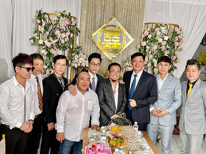 Đông đảo nghệ sĩ như Quách Tuấn Du, Lương Gia Huy, Lâm Vũ, Lâm Triệu Minh, Dương Cường... đã có mặt trong ngày vui của anh.