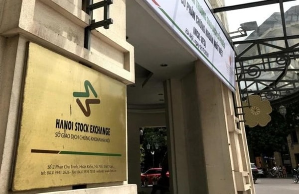 Chuyển giao dịch một số cổ phiếu sang HNX là giải pháp tạm thời góp phần giảm tình trạng tắc nghẽn lệnh tại HOSE